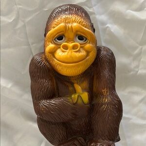 Vintage Coin bank. Sought after Brown and Yellow Gorilla Figurine, 1971